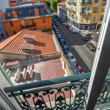 304a Tres Beau Refait A Neuf Hyper Centre *